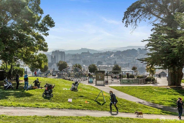 2864 Sacramento St, San Francisco, CA 94115 - surrounding community with a yard and a mountain view