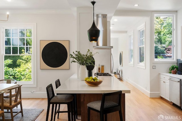 2864 Sacramento St, San Francisco, CA 94115 - dining space featuring light wood-style floors, crown molding, recessed lighting, and baseboards