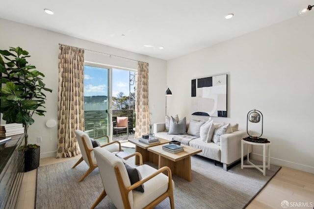 living room featuring light wood-style floors, recessed lighting, and baseboards