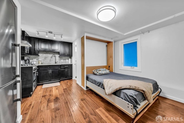 3014 Pine St Unit A, San Francisco, CA 94115 - bedroom with stainless steel fridge, light wood-type flooring, a sink, and baseboards