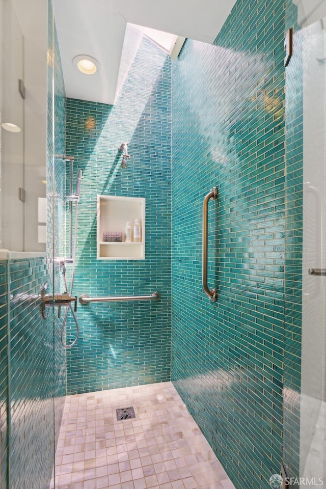 full bathroom featuring a stall shower