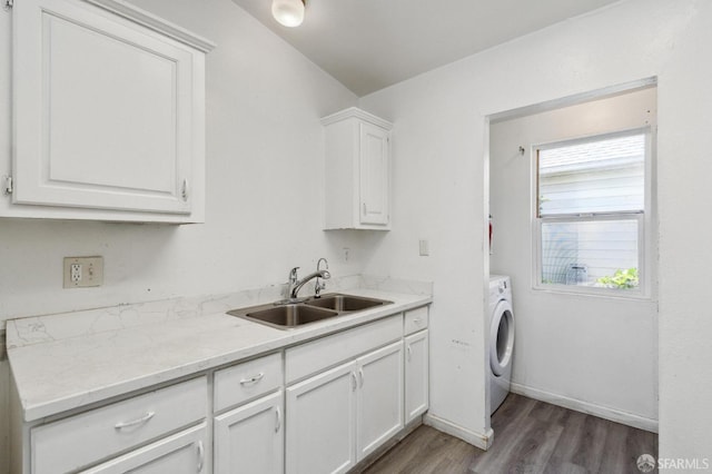 washroom with wood-type flooring, sink, a wealth of natural light, and washer / clothes dryer