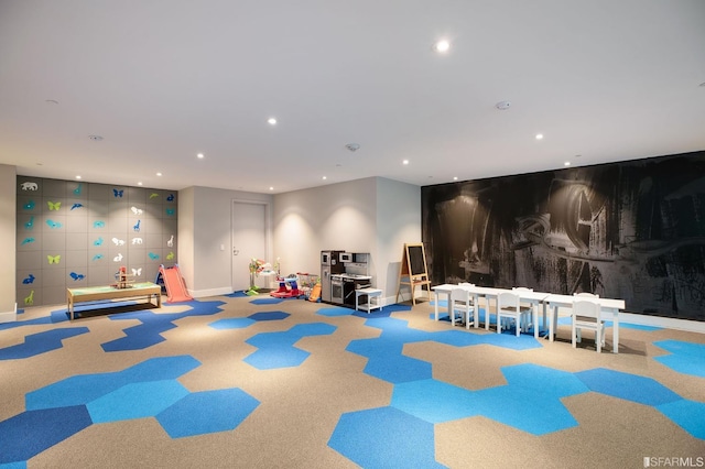 201 Folsom St Unit 2A, San Francisco, CA 94105 - rec room with carpet flooring, recessed lighting, and baseboards