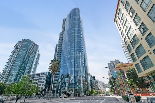 201 Folsom St Unit 2A, San Francisco, CA 94105 - view of property with a city view