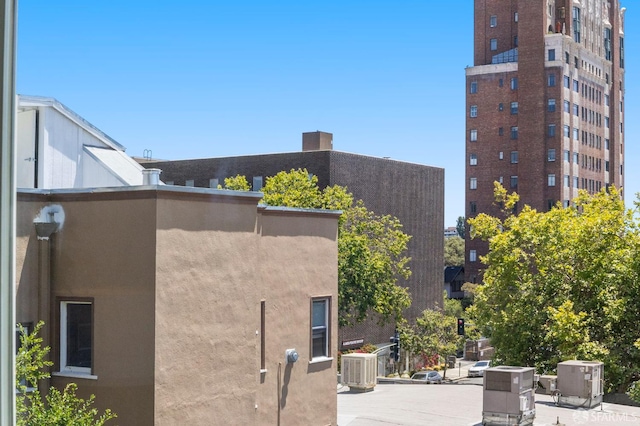 389 Belmont St Unit 306, Oakland, CA 94610 - view of side of property featuring stucco siding and a patio area