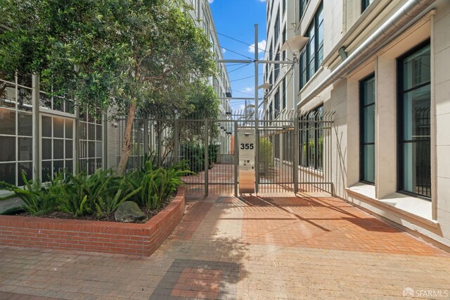 355 Bryant St Unit 411, San Francisco, CA 94107 - surrounding community featuring a gate