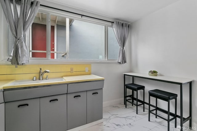 bathroom with vanity and decorative backsplash