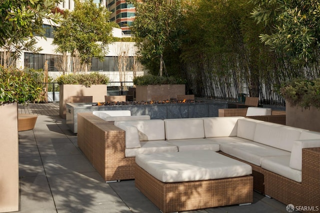 view of patio featuring outdoor lounge area