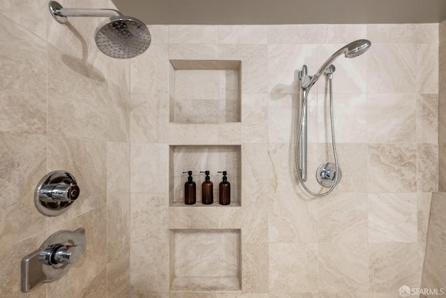 bathroom featuring tiled shower