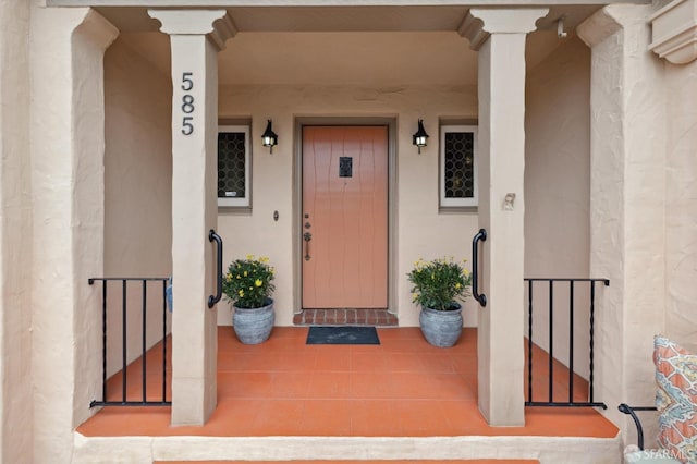 entrance to property with stucco siding