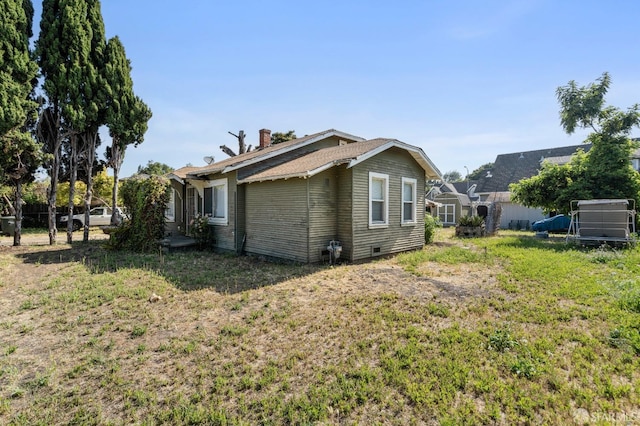 2340 Cooley Ave, East Palo Alto, CA 94303 - view of side of property featuring a chimney, fence, and a lawn