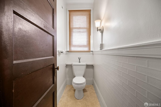 3340 24th St, San Francisco, CA 94110 - bathroom featuring toilet