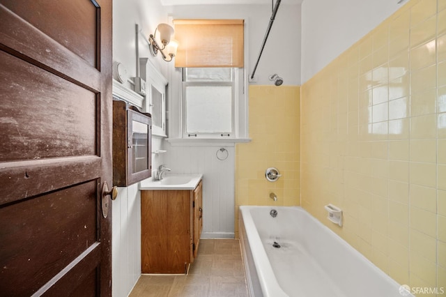 3340 24th St, San Francisco, CA 94110 - full bath with vanity and tub / shower combination