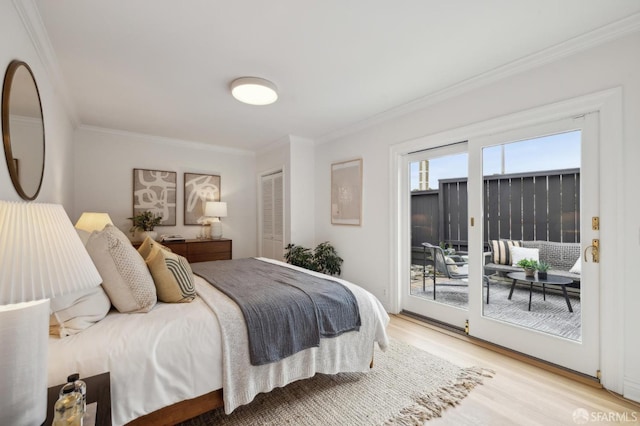 bedroom with crown molding, a closet, access to exterior, and light hardwood / wood-style flooring