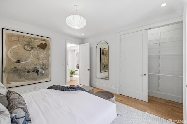 267 Bonview St, San Francisco, CA 94110 - bedroom with light wood-style flooring, recessed lighting, and a closet