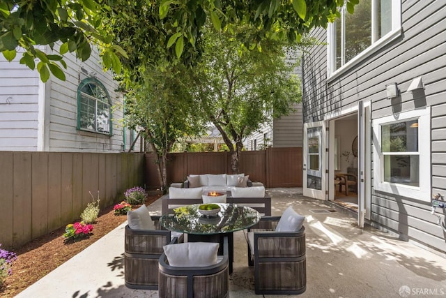 267 Bonview St, San Francisco, CA 94110 - fenced backyard featuring a patio area and an outdoor hangout area