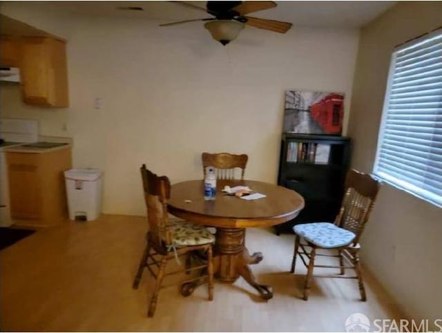 dining space with ceiling fan