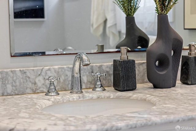 room details featuring vanity and decorative backsplash