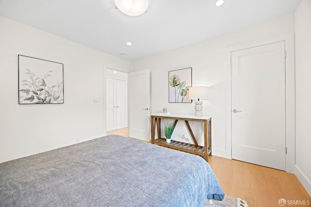 bedroom featuring light wood finished floors and recessed lighting