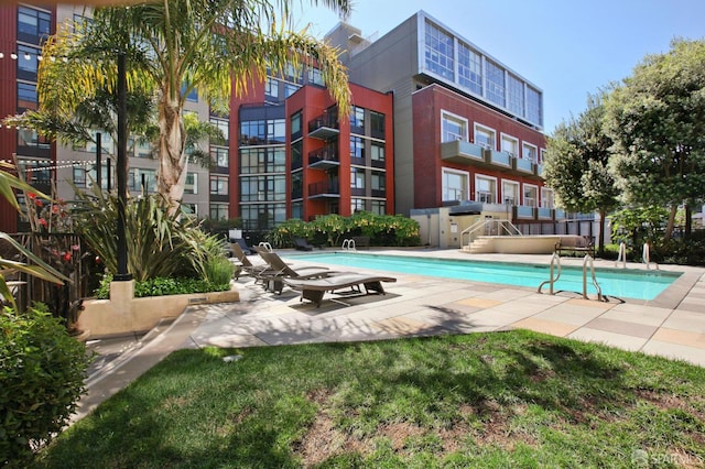 170 King St Unit 1006, San Francisco, CA 94107 - community pool with a patio
