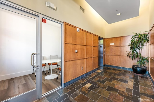 8100 Oceanview Ter Unit 117, San Francisco, CA 94132 - community lobby with recessed lighting