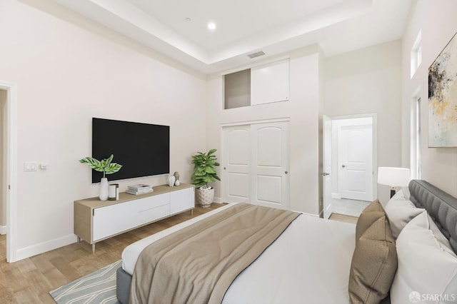 42119 Vinha Way, Fremont, CA 94539 - bedroom featuring light wood-style floors, a towering ceiling, baseboards, recessed lighting, and a closet