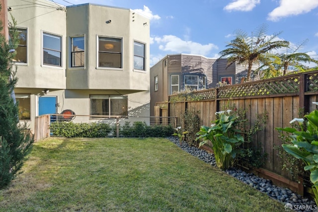 view of yard featuring a fenced backyard