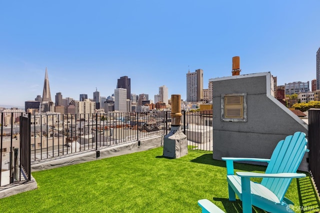 1034 Jackson St, San Francisco, CA 94133 - view of yard featuring a skyline view