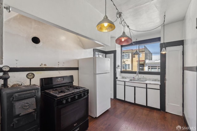 2440-2442 Balboa St, San Francisco, CA 94121 - kitchen featuring black gas stove, freestanding refrigerator, a sink, dark wood-style flooring, and decorative light fixtures
