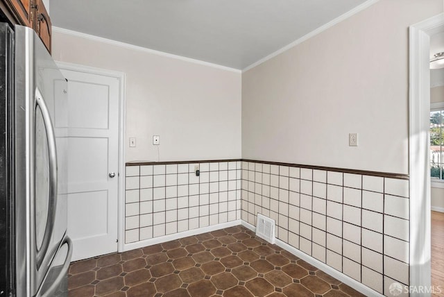 laundry room with ornamental molding