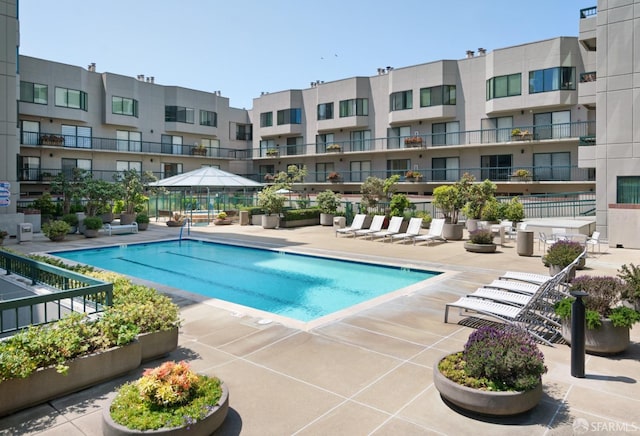 601 Van Ness Ave Unit 39, San Francisco, CA 94102 - view of pool