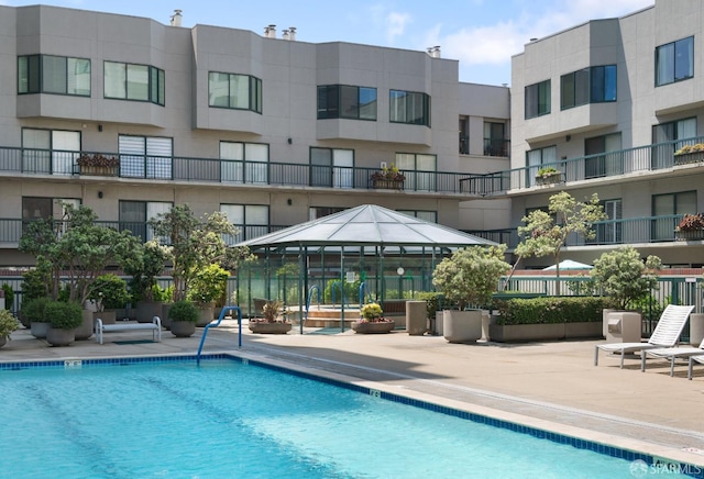 601 Van Ness Ave Unit 39, San Francisco, CA 94102 - pool featuring a gazebo