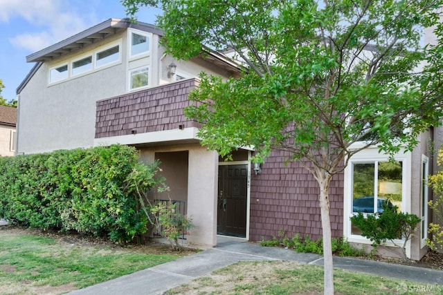 1945 Las Encinas Ct, Los Gatos, CA 95032 - view of front of house featuring stucco siding and a balcony