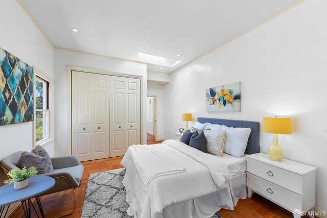 153 Dale Ave, San Carlos, CA 94070 - bedroom featuring a skylight, a closet, and recessed lighting
