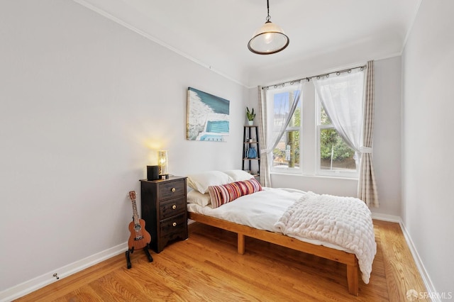 243 Henry St Unit A, San Francisco, CA 94114 - bedroom with light wood-type flooring and crown molding