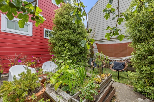 243 Henry St Unit A, San Francisco, CA 94114 - view of yard with a garden