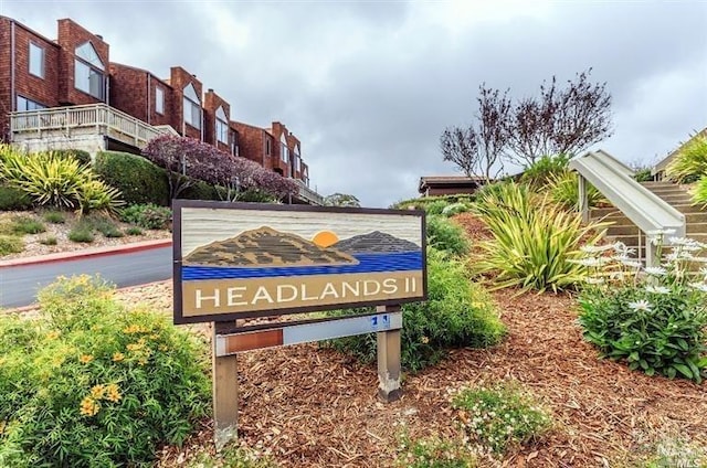 view of community / neighborhood sign