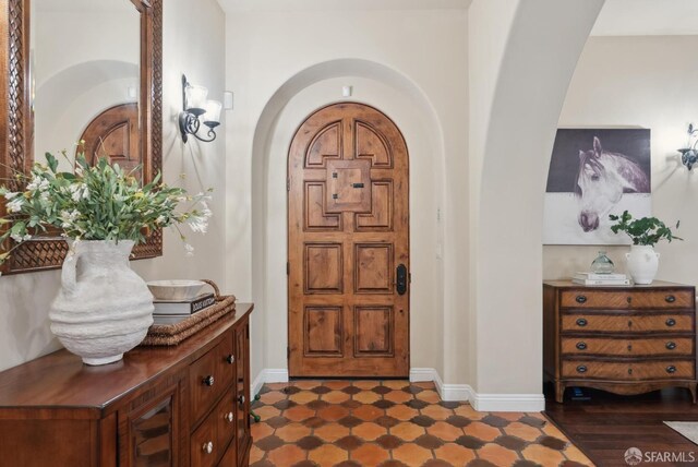4542 Lilac Ridge Rd, San Ramon, CA 94582 - foyer featuring arched walkways and baseboards
