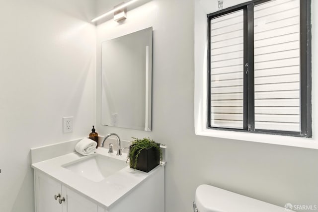 1278 La Playa St, San Francisco, CA 94122 - bathroom featuring toilet and vanity