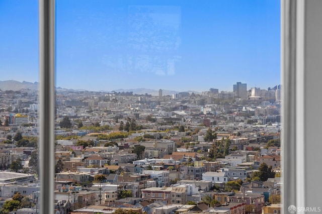 226 Rutledge St, San Francisco, CA 94110 - city view with mountains