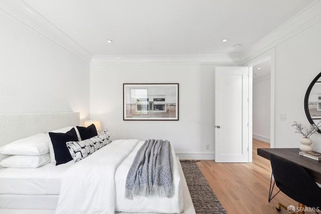 bedroom featuring light wood-type flooring, crown molding, baseboards, and recessed lighting