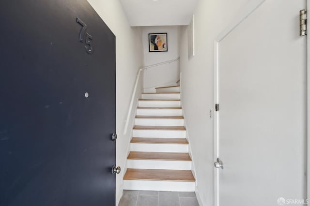 75 Lurline St, San Francisco, CA 94122 - stairs with baseboards
