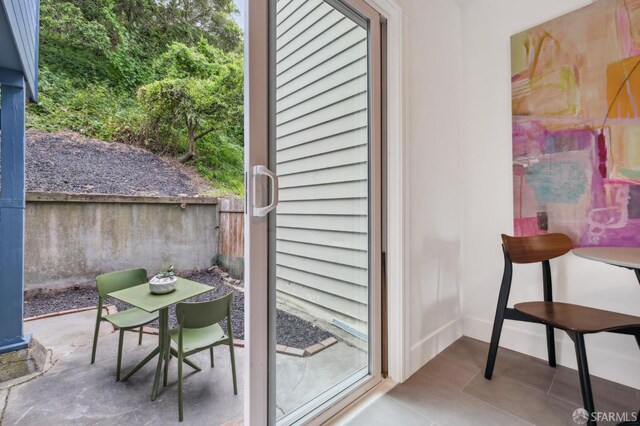 75 Lurline St, San Francisco, CA 94122 - entryway featuring baseboards
