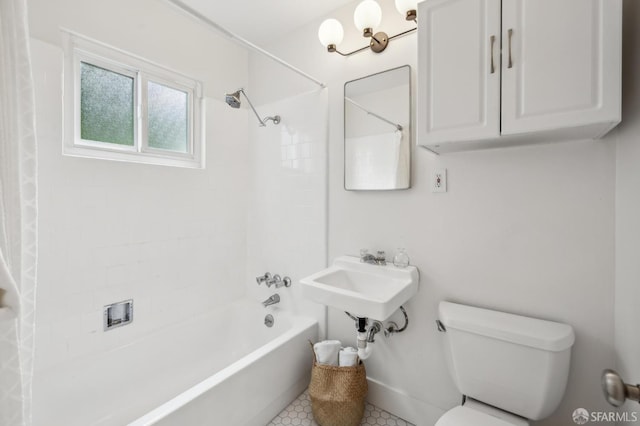 75 Lurline St, San Francisco, CA 94122 - full bath featuring toilet, bathtub / shower combination, and a sink