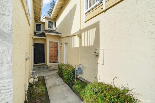 property entrance with stucco siding