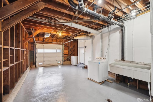 garage featuring washer / dryer