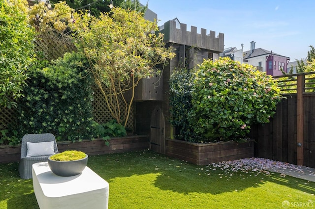 view of yard featuring fence