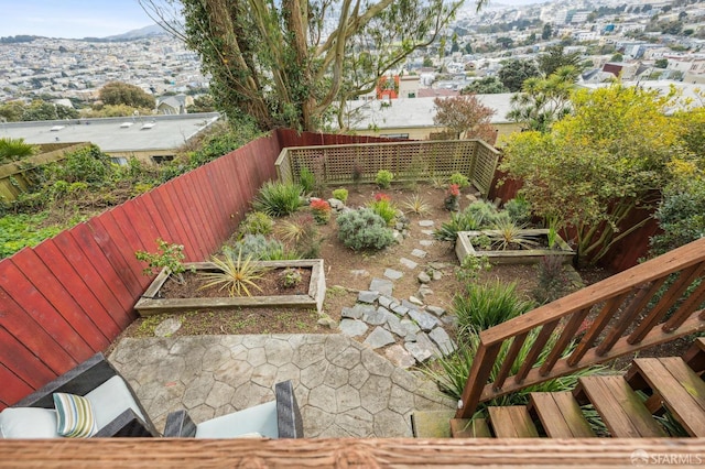 view of yard with a mountain view