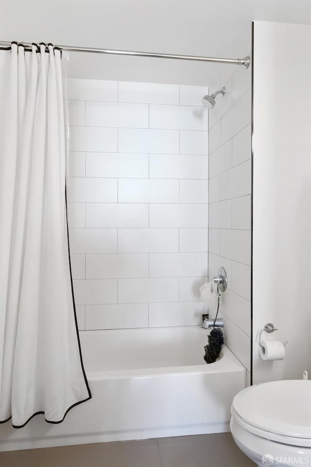 bathroom featuring shower / tub combo with curtain and toilet