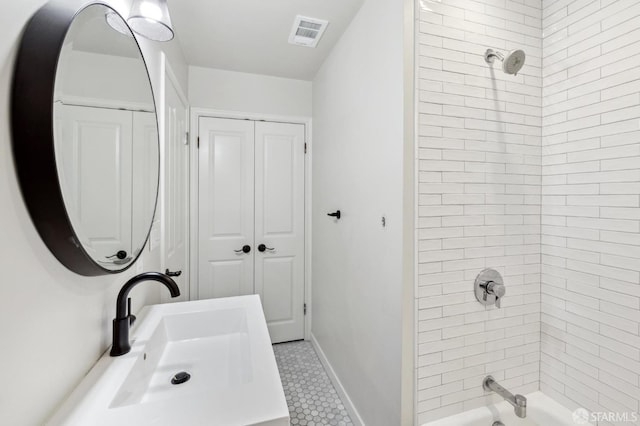 full bath with bathing tub / shower combination, vanity, visible vents, baseboards, and a closet